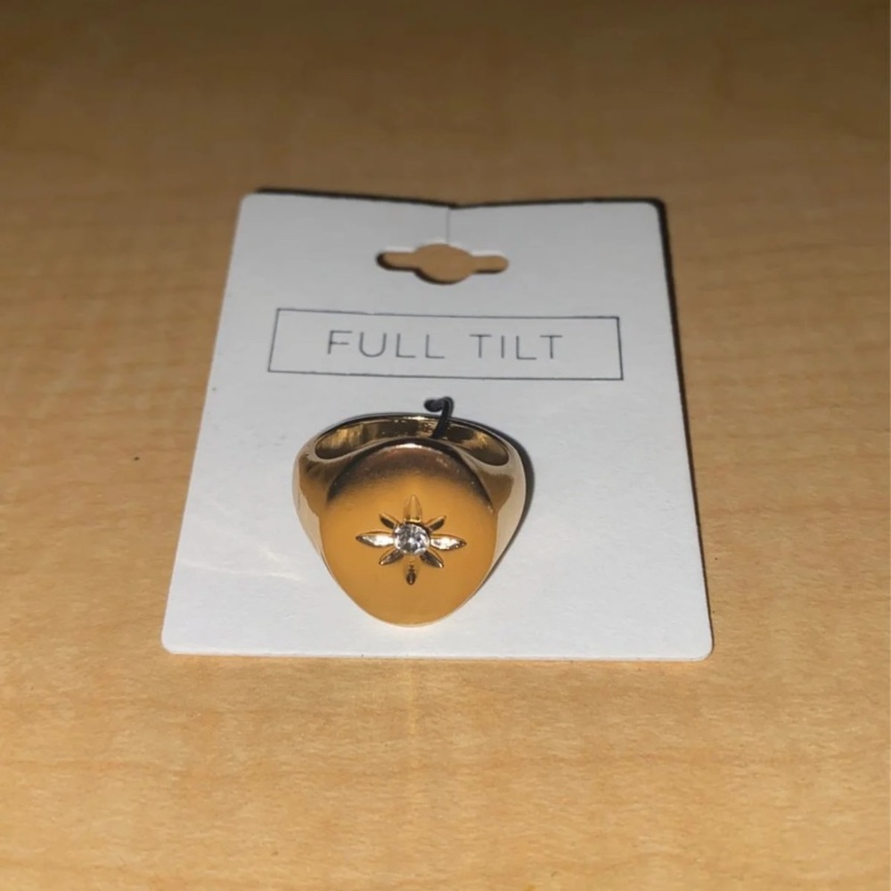 Tilly’s Signet Star Ring